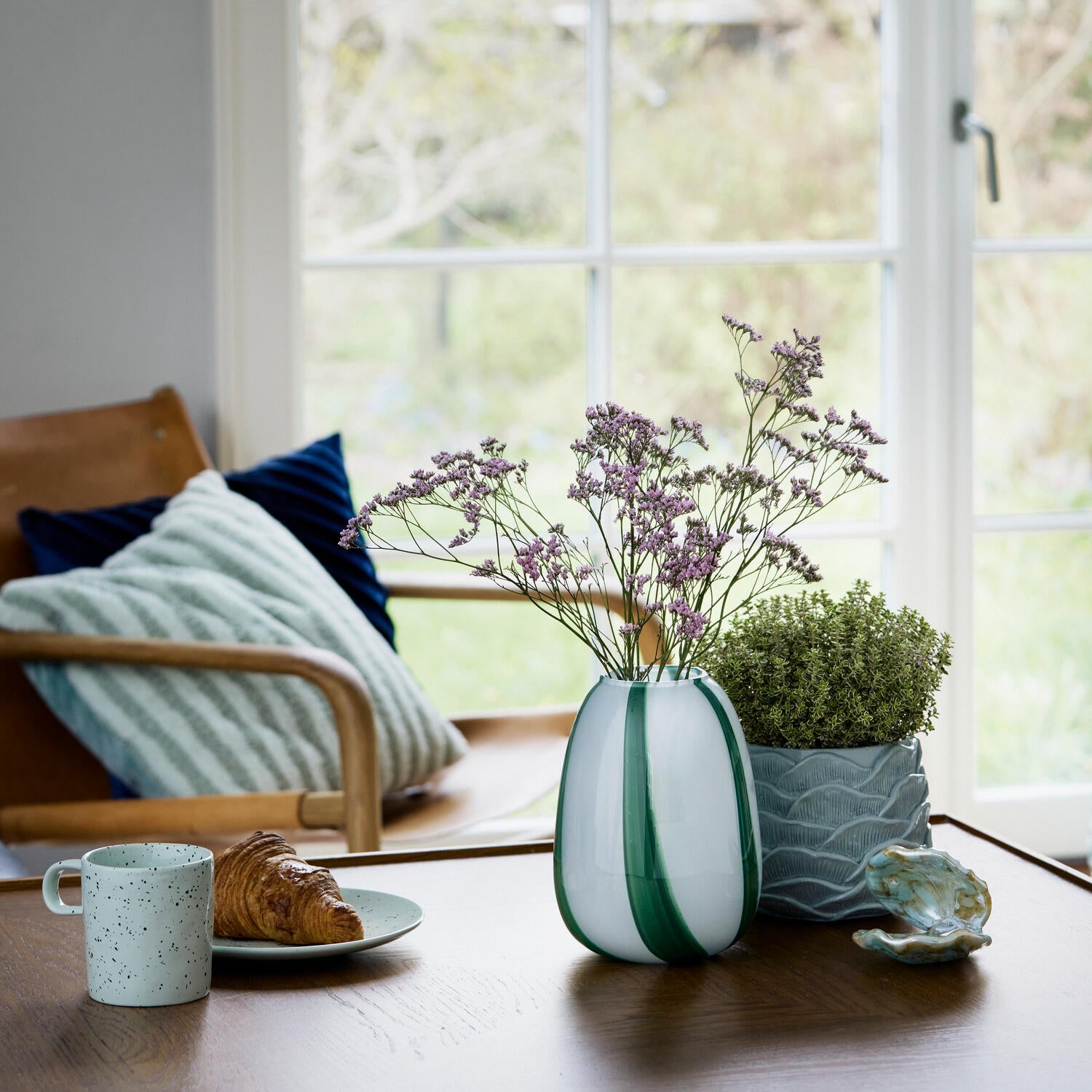 Organisk vase med striber, blå/grøn - H20 cm.